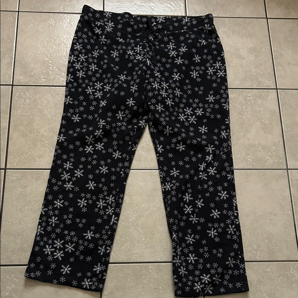 Old Navy Men's Black and White Snowflake Joggers